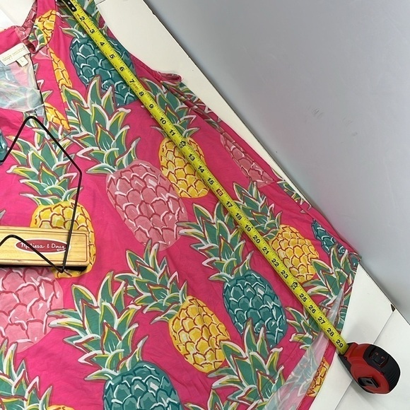Simply Southern Charleston Size Large Sleeveless V Neck Pineapple print high low - Picture 6 of 7